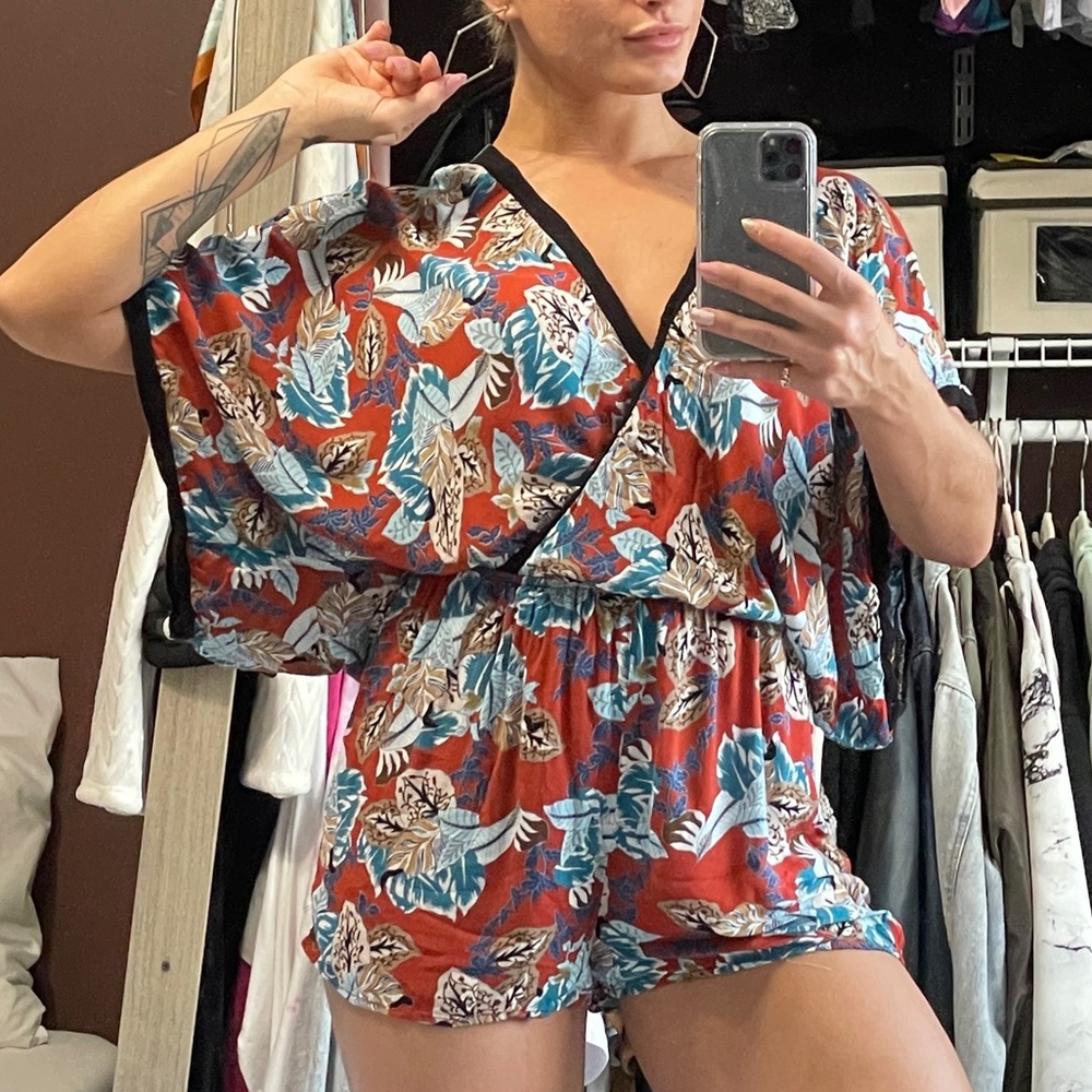 Multicolor Floral Deep V Kimono Sleeve Relaxed Fit Short Romper
